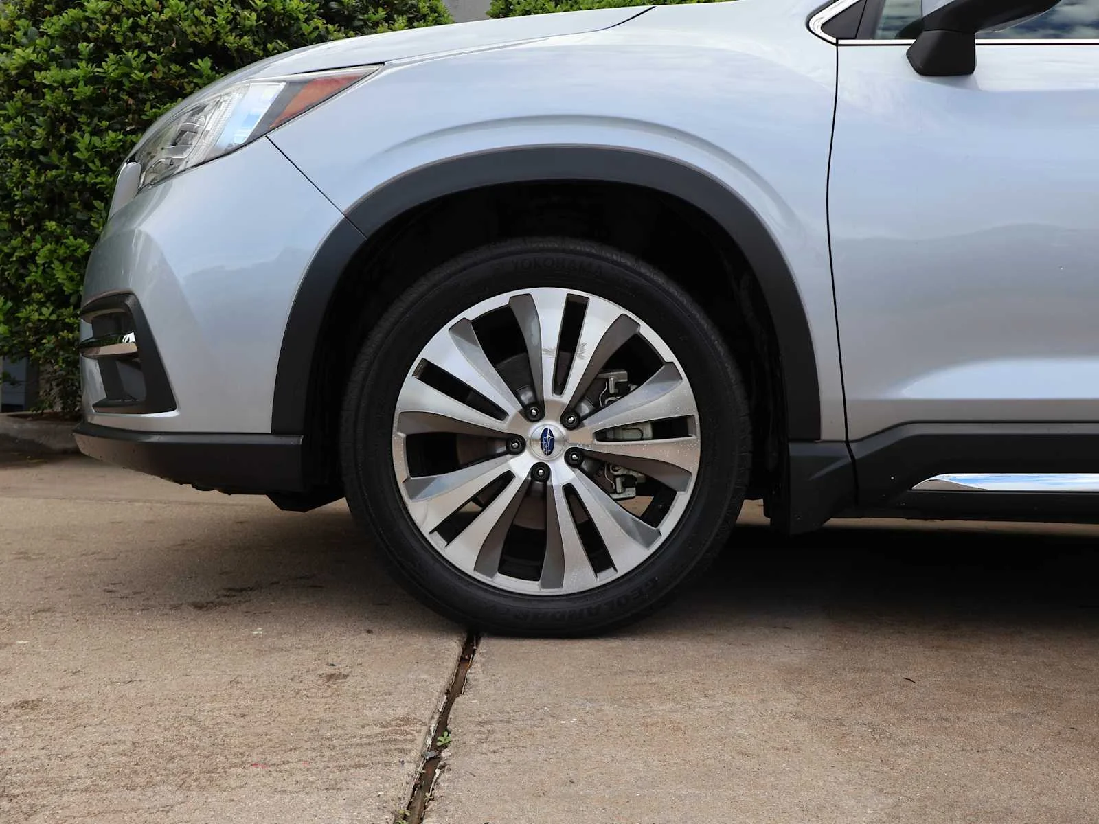 Used 2021 Ice Silver Metallic Subaru Limited image 6