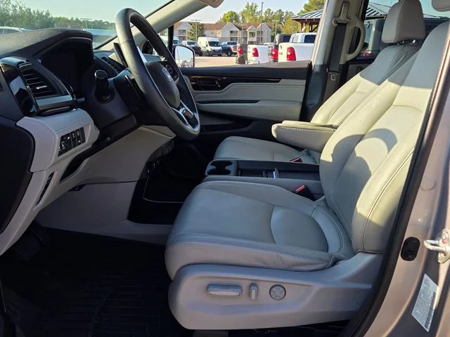 Used 2023  Honda Touring image 5