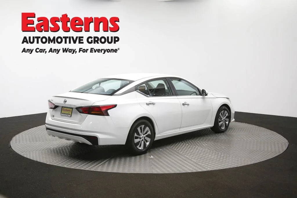 Used 2022 White Nissan 2.5 S image 39