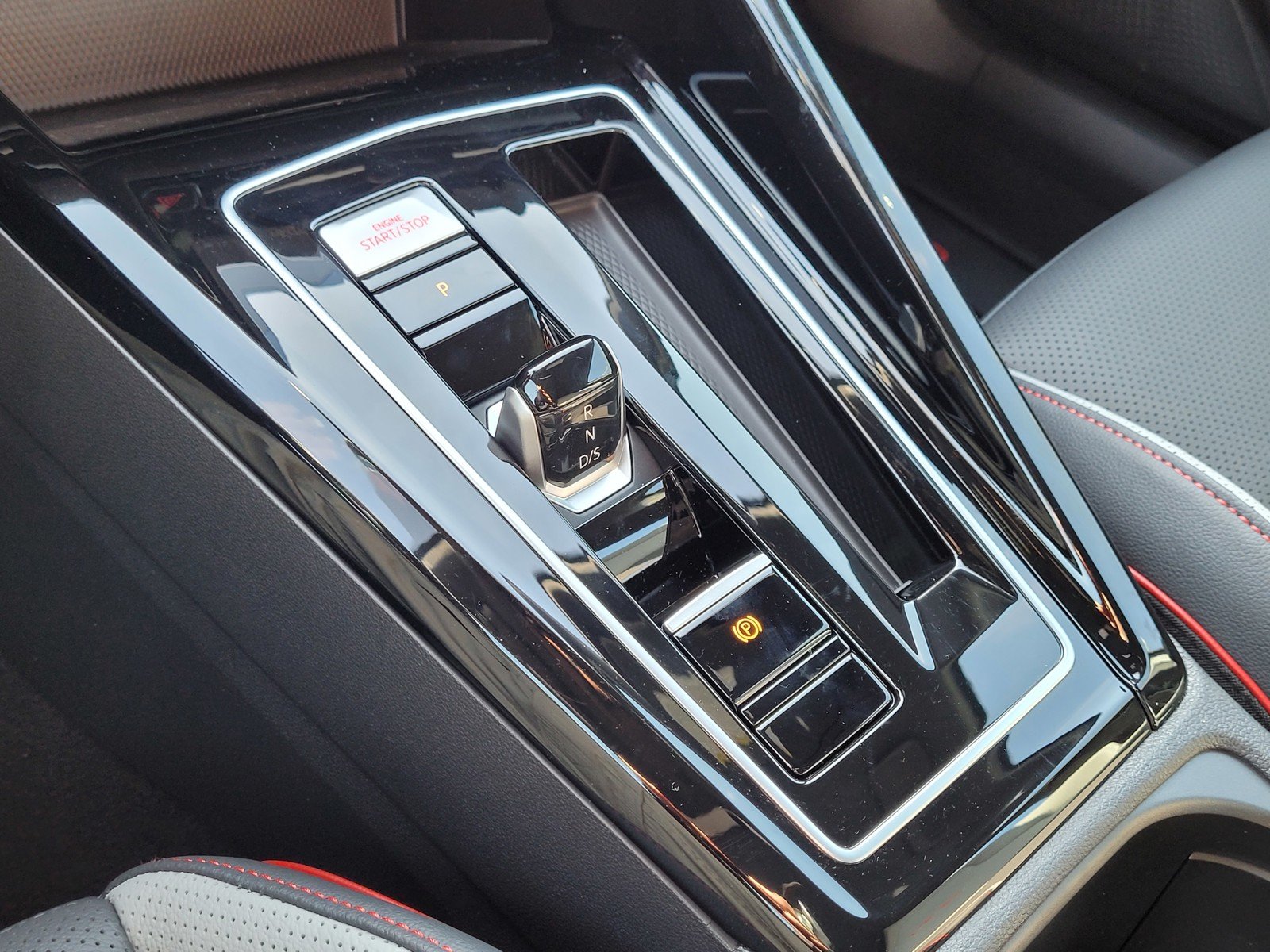 2024 Volkswagen Golf GTI SE - Photo 12