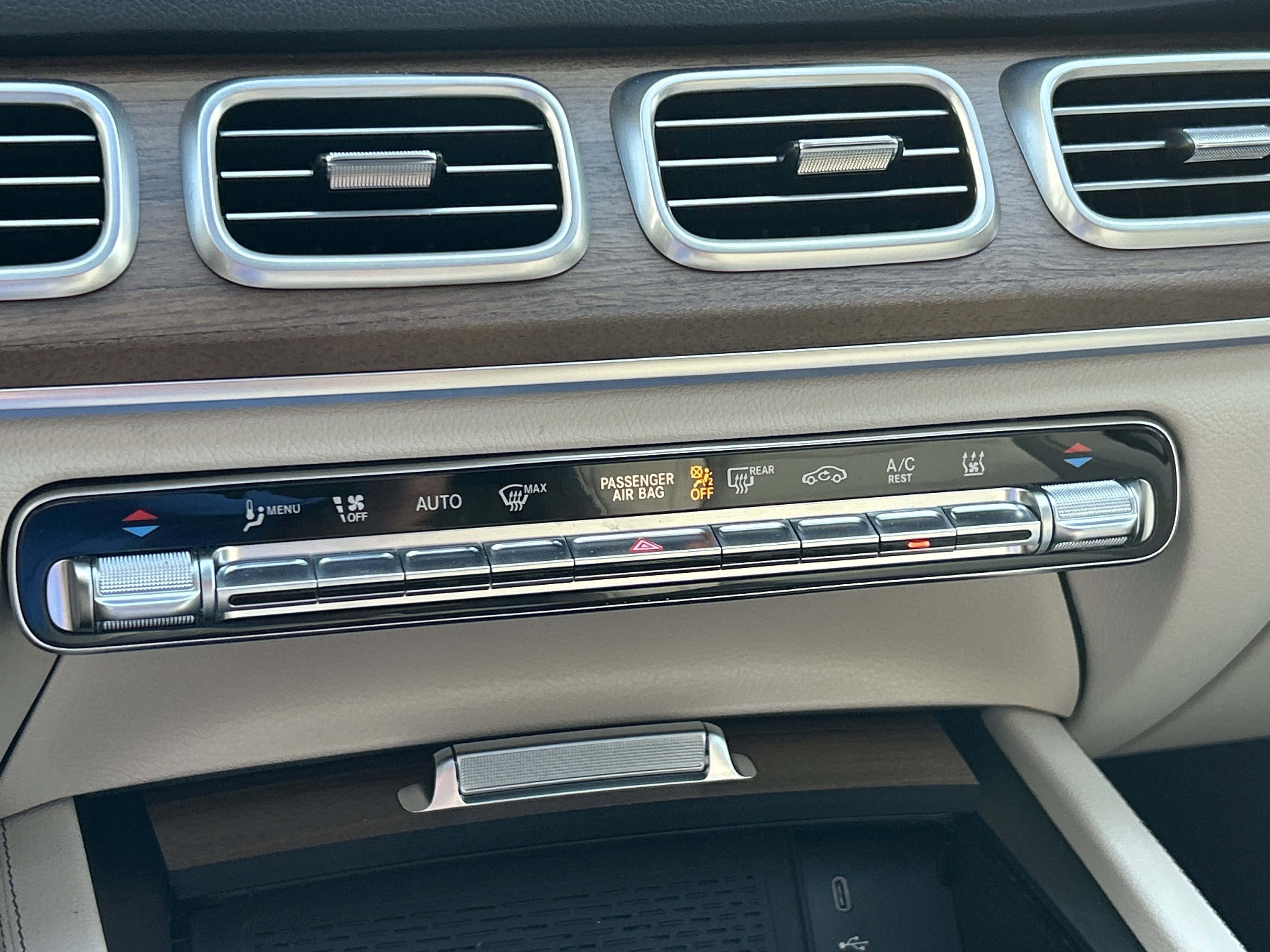 Certified Used 2025 Polar White Mercedes-Benz GLE 450e 4MATIC® SUV image 43