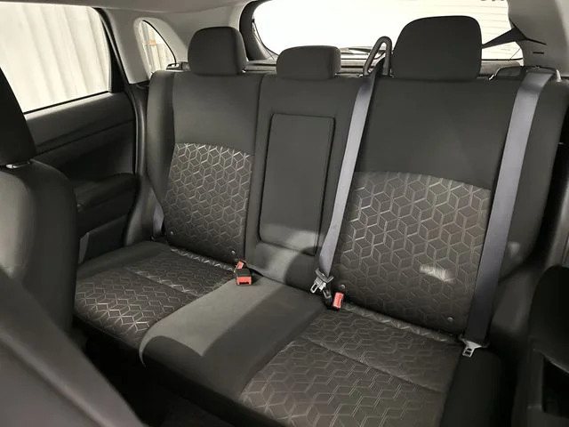 Used 2022  Mitsubishi 2.0 SE image 26