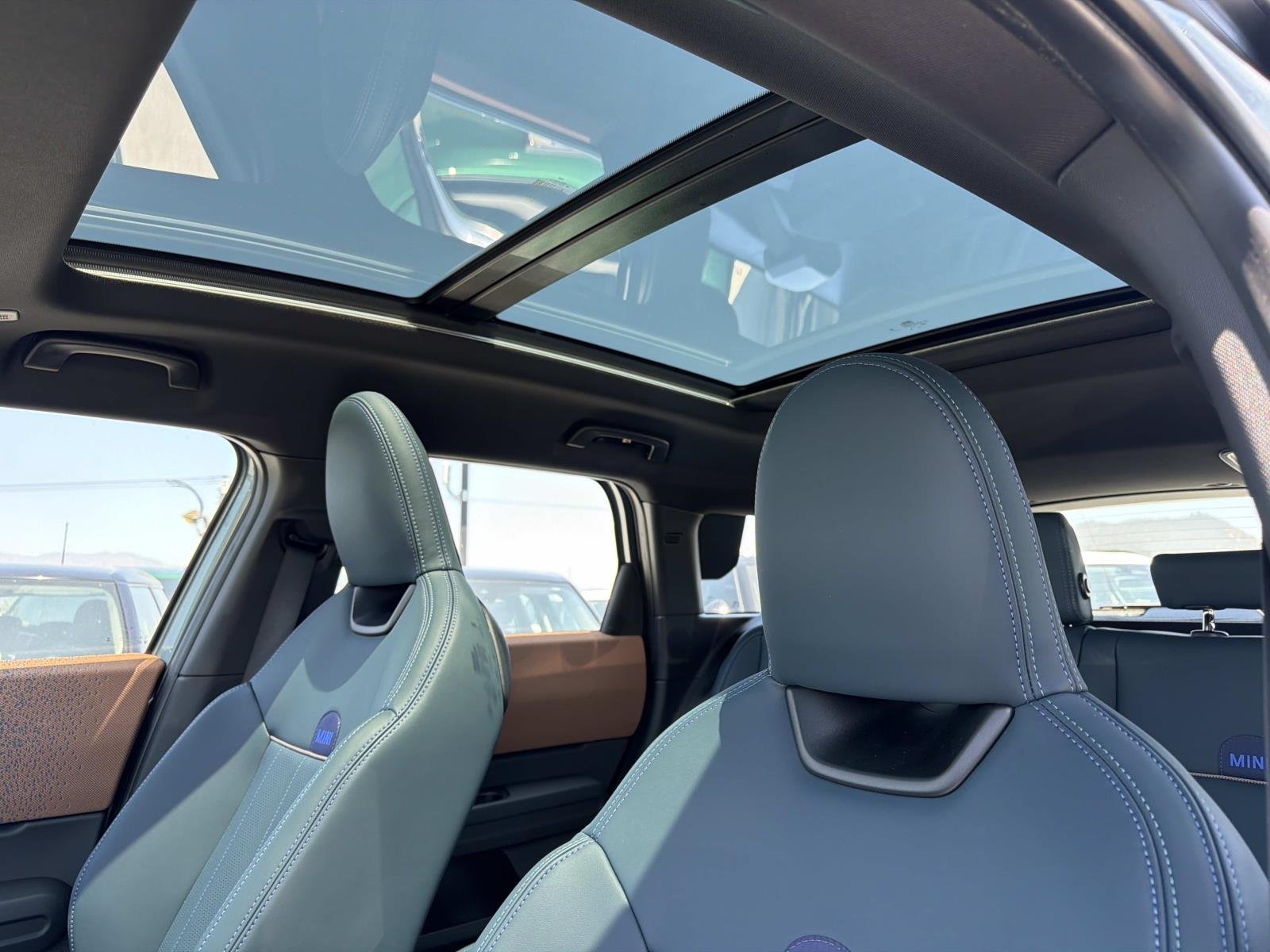 New 2027 0C71 Smokey Green Metallic MINI Signature Plus image 17