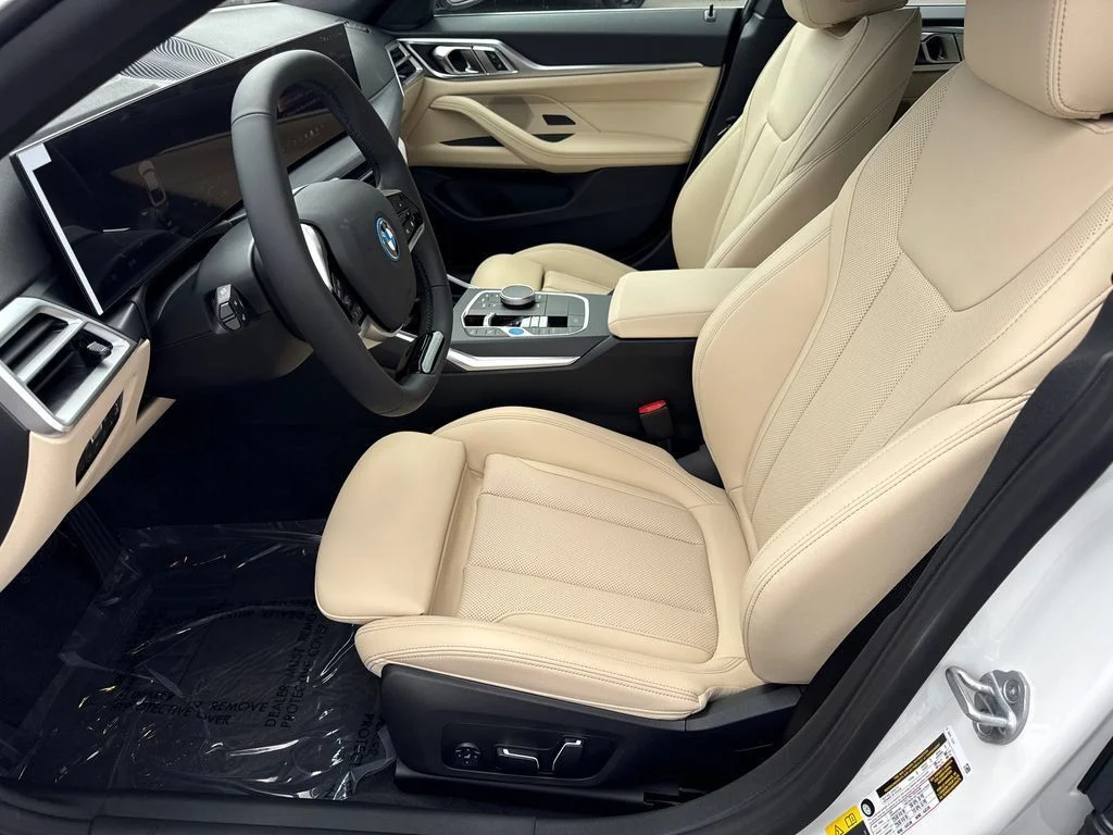 New 2026 White BMW eDrive40 image 6