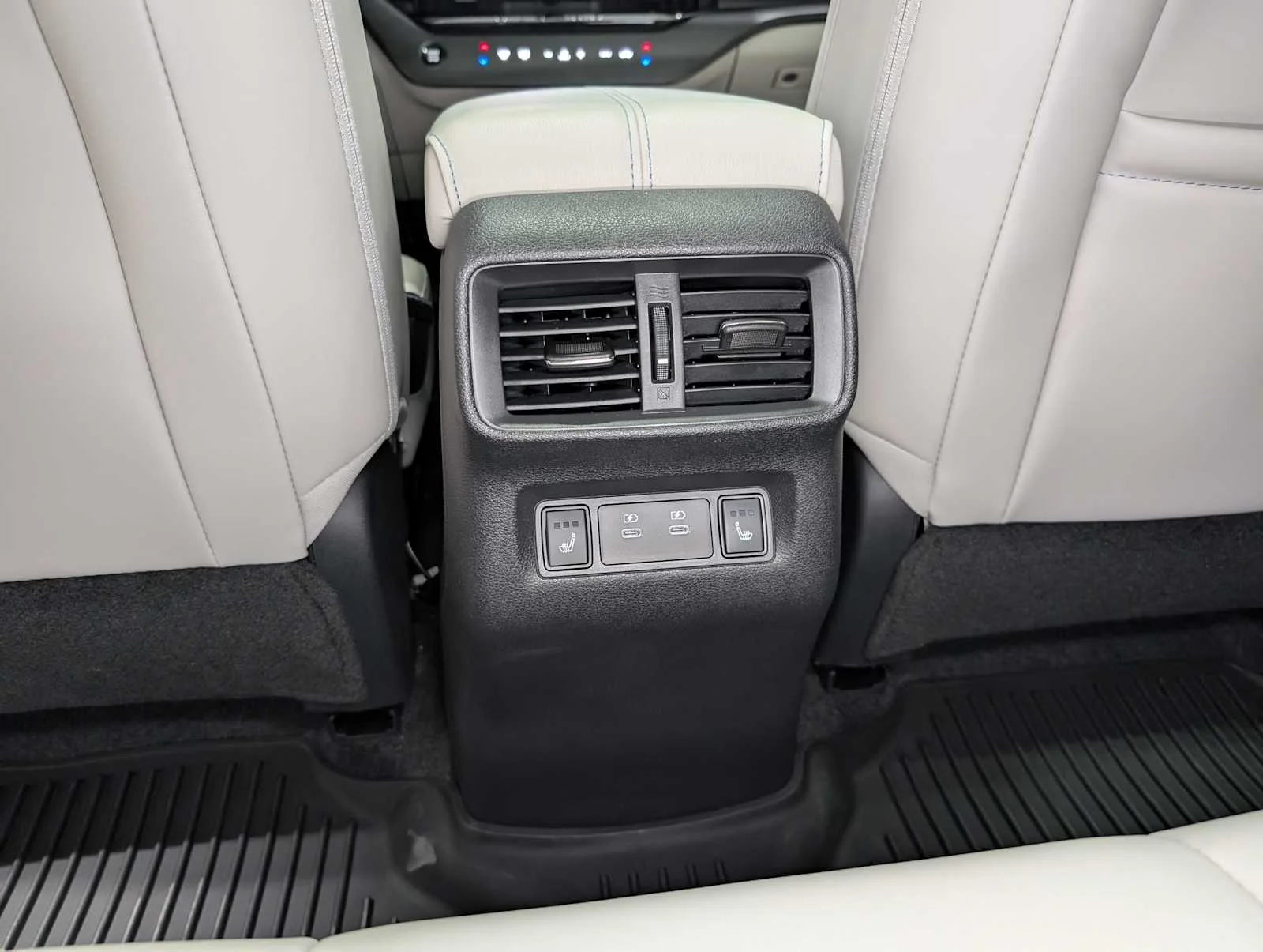 Used 2026 Champagne Silver Metallic Nissan Platinum image 21