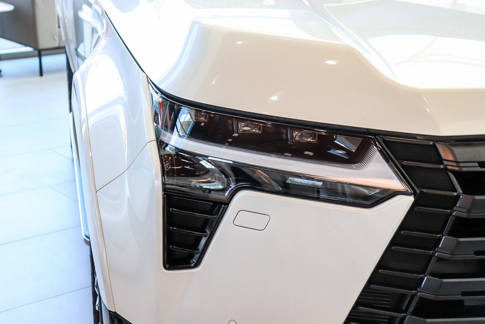 Certified Used 2026 White Lexus 550 Luxury image 7