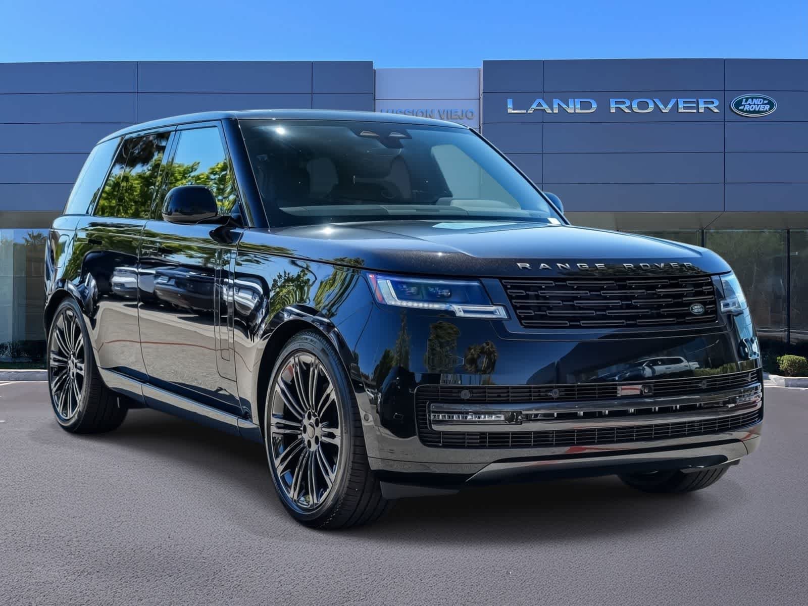 New 2026 Santorini Black Land Rover SE image 3