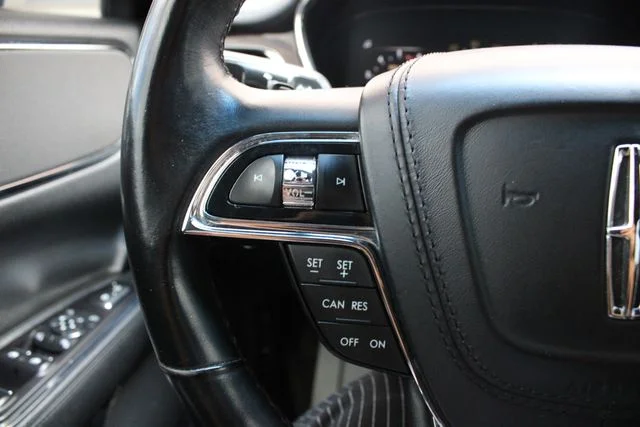 Used 2017 Black Lincoln Select image 11