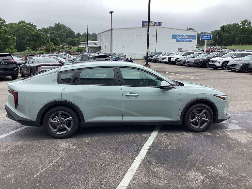Used 2025 Morning Haze Kia LXS image 6