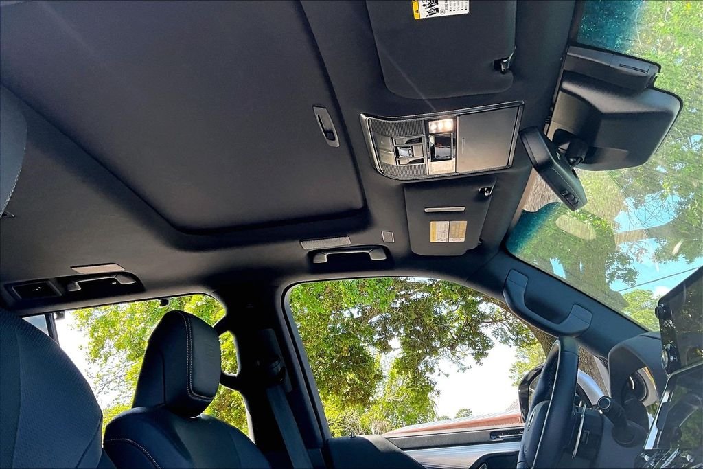 Used 2023 Silver Lexus 600 F SPORT image 27