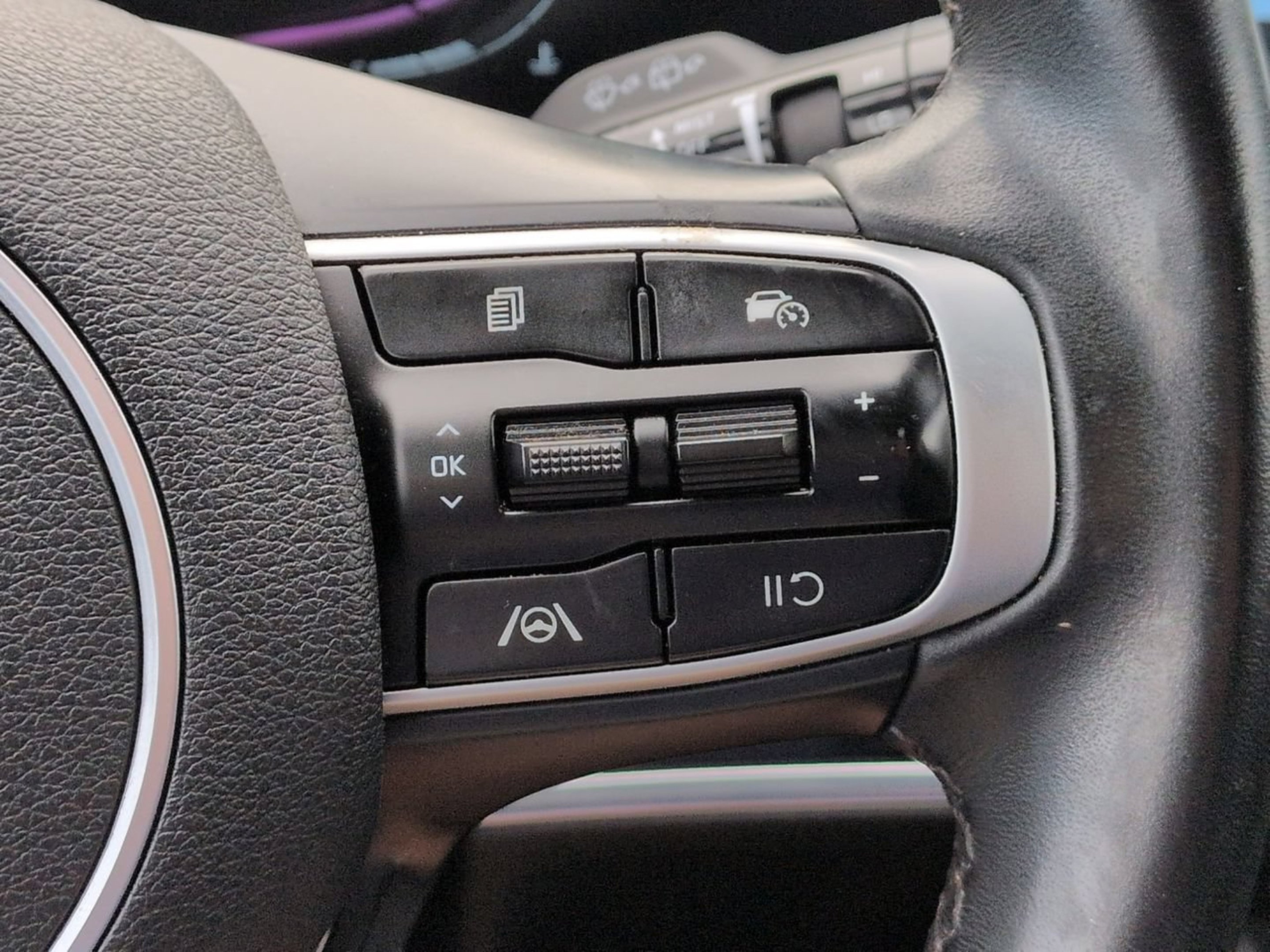 Certified Used 2024 Glacial White Pearl Kia X-Line image 27