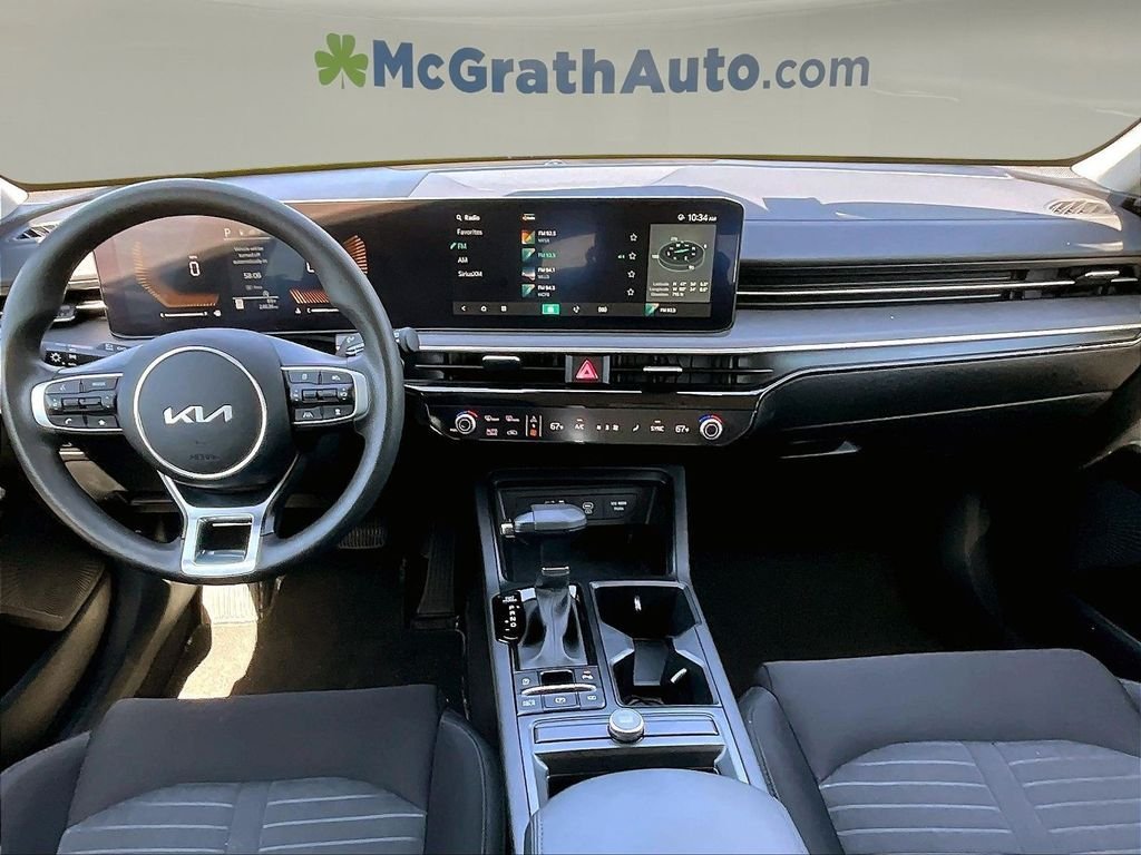 Used 2025 White Kia LXS image 9