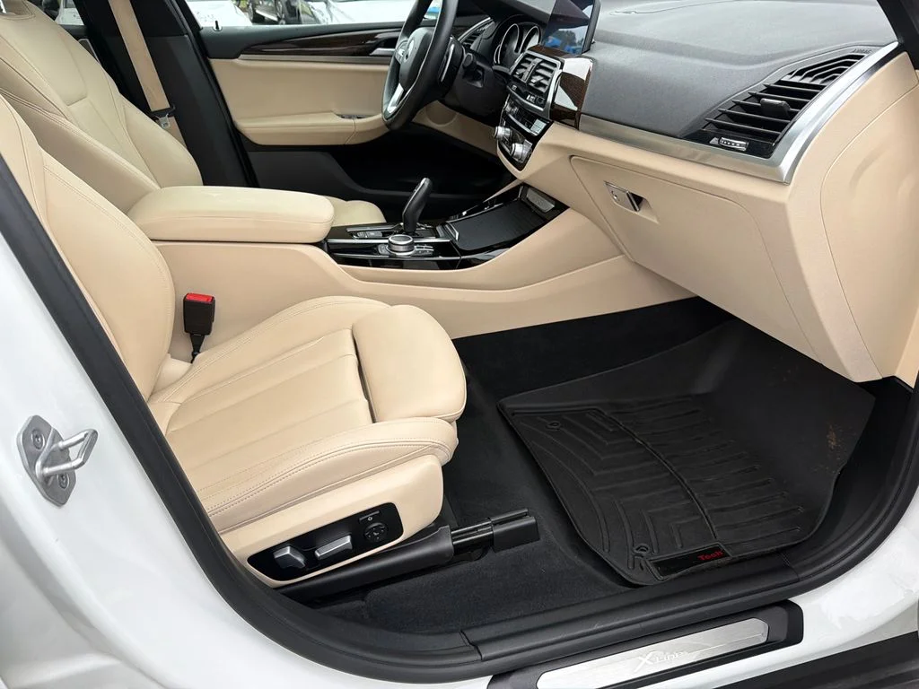 Used 2021 White BMW sDrive30i image 13