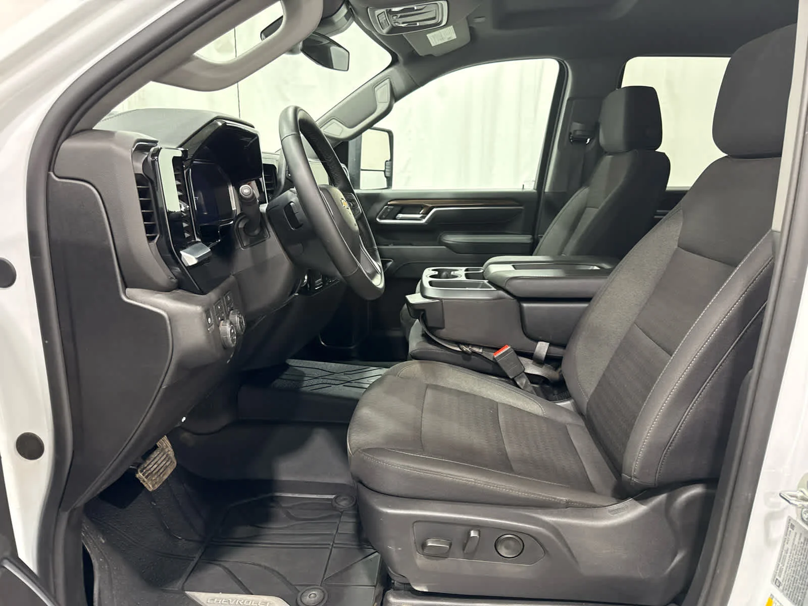 Used 2026 Summit White Chevrolet LT image 11