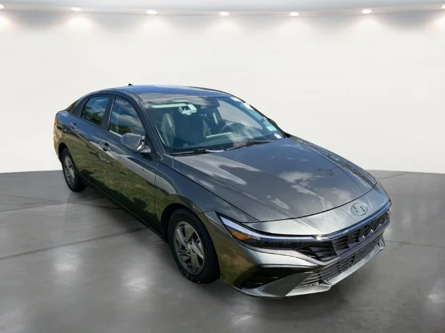 Used 2024 Gray Hyundai SE image 9
