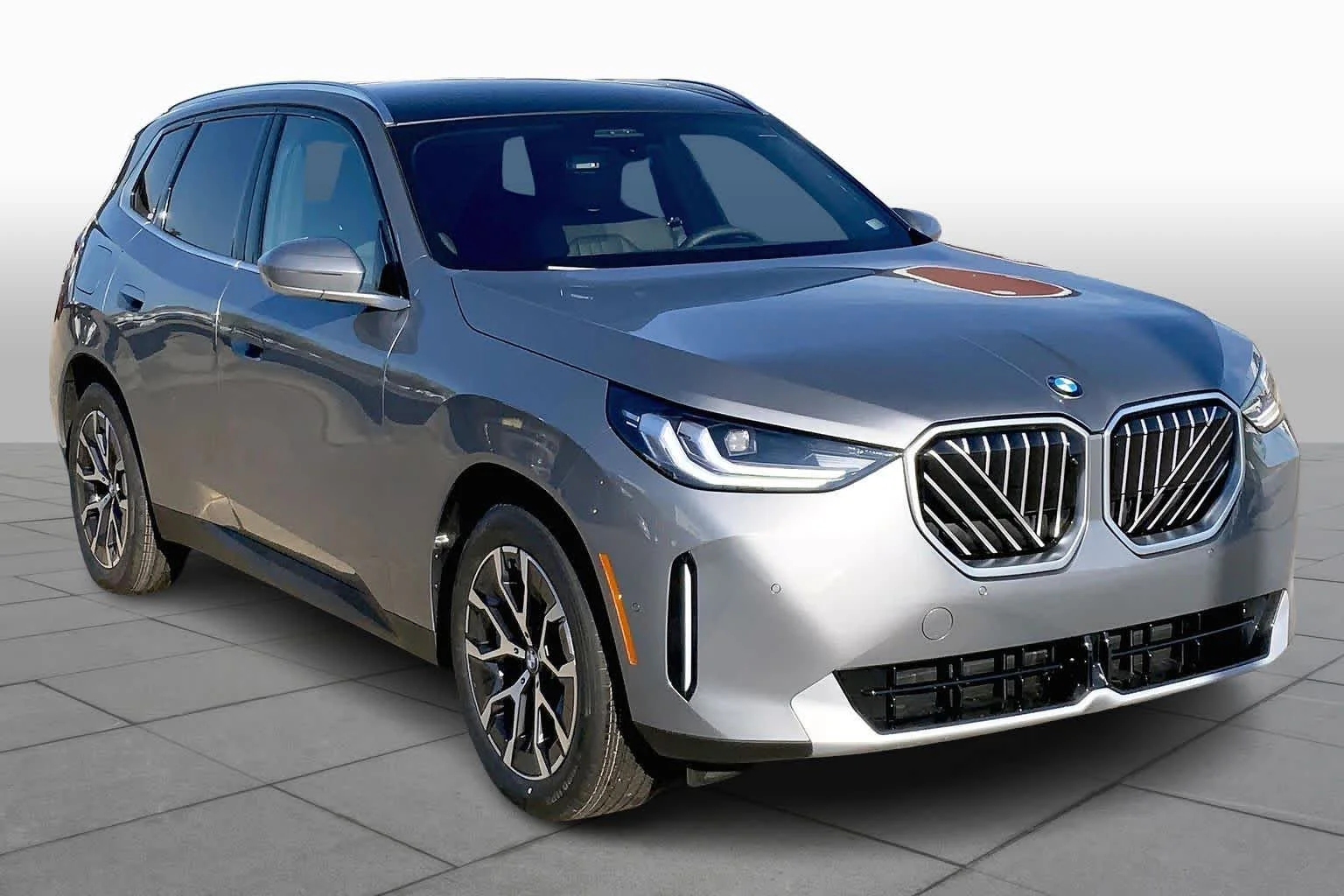 New 2026 Skyscraper Grey Metallic BMW 30 xDrive image 2