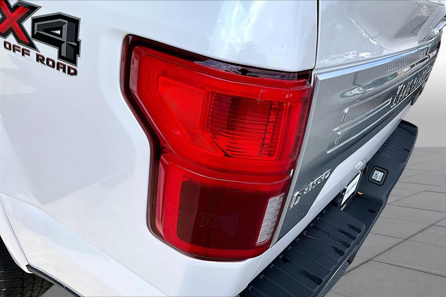 Used 2018 White Platinum Metallic Tri-Coat Ford King Ranch image 28