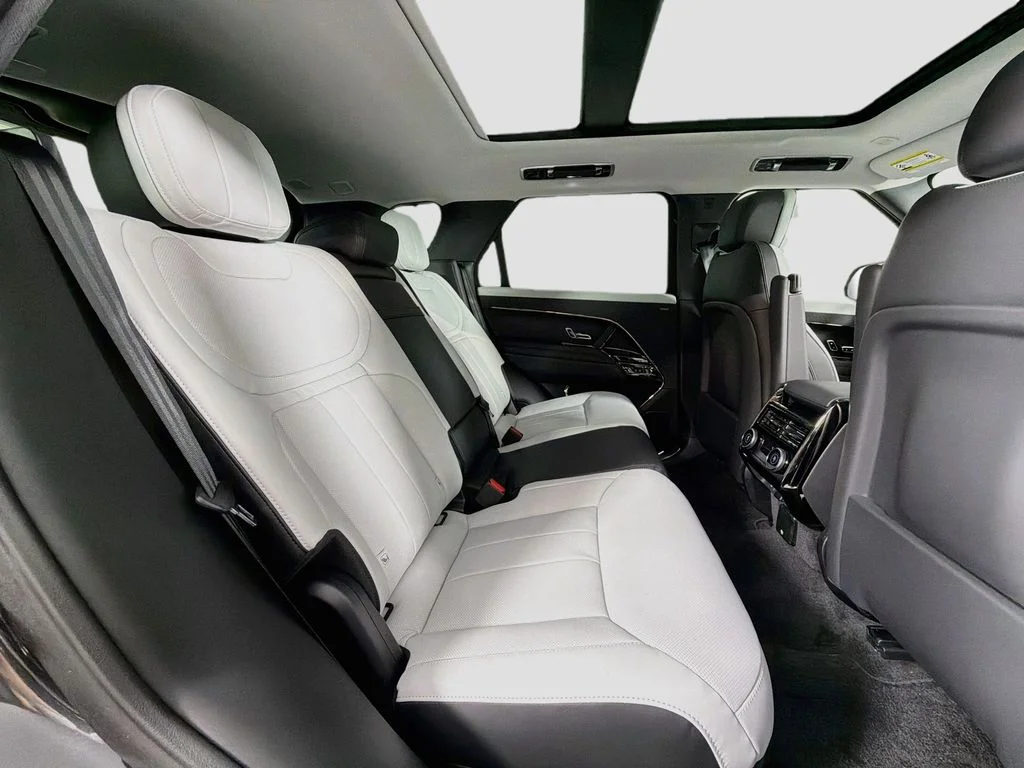 New 2026 Carpathian Grey Land Rover Dynamic SE image 29