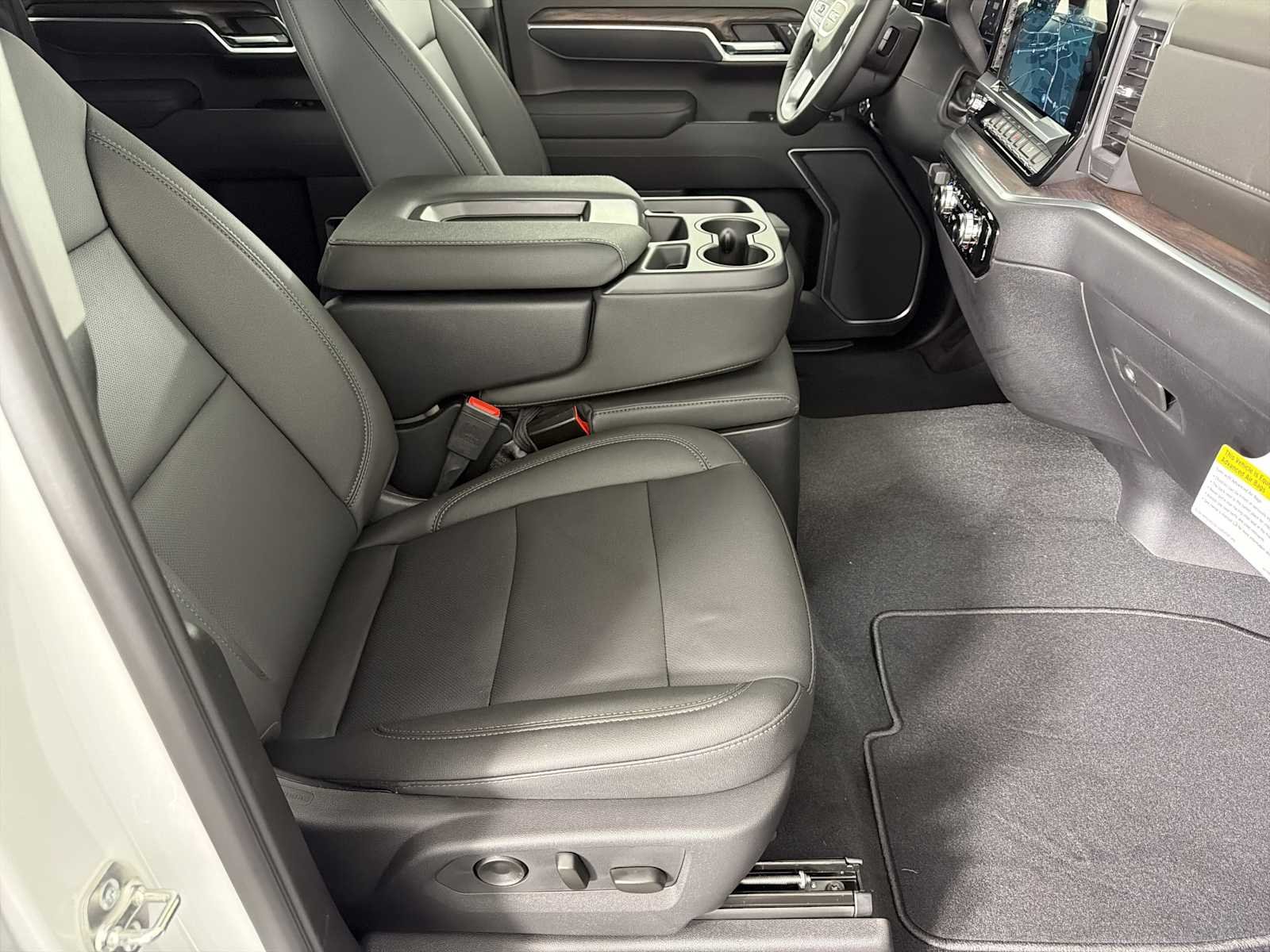2026 GMC Sierra 1500 SLT - Photo 11