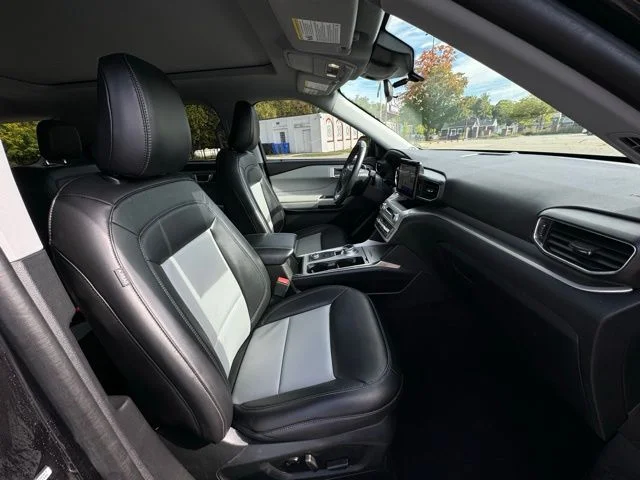 Used 2023 Black Ford XLT image 12