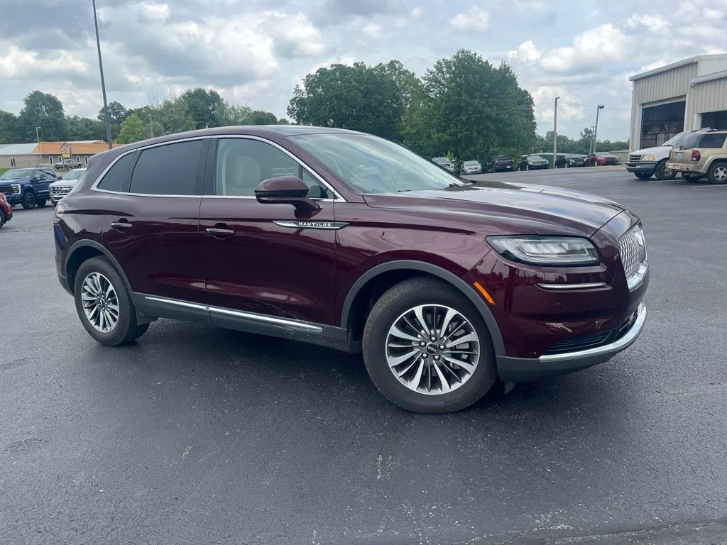 Used 2021 Burgundy Velvet Lincoln Reserve image 2