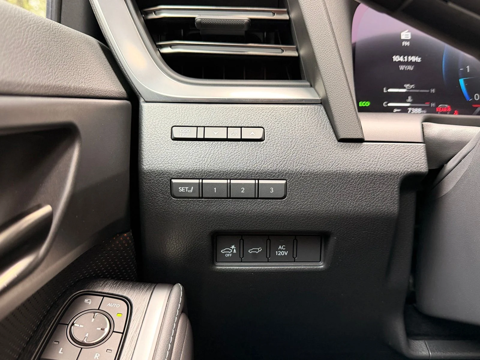 Used 2024 Incognito Lexus 550 Premium+ image 23