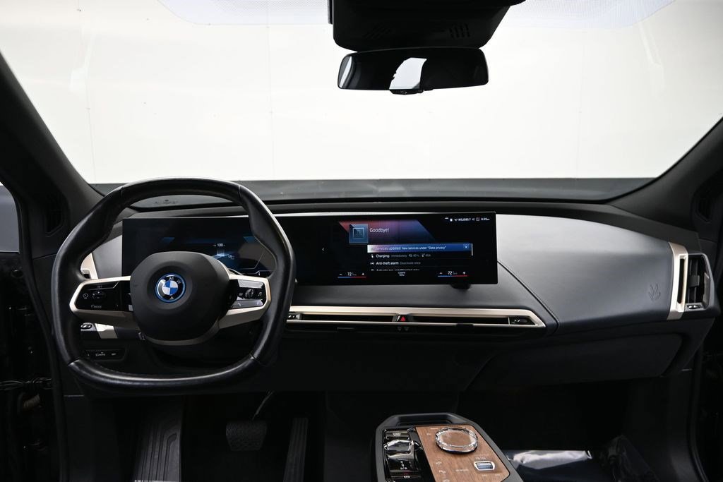 Used 2022 Gray BMW xDrive50 image 12