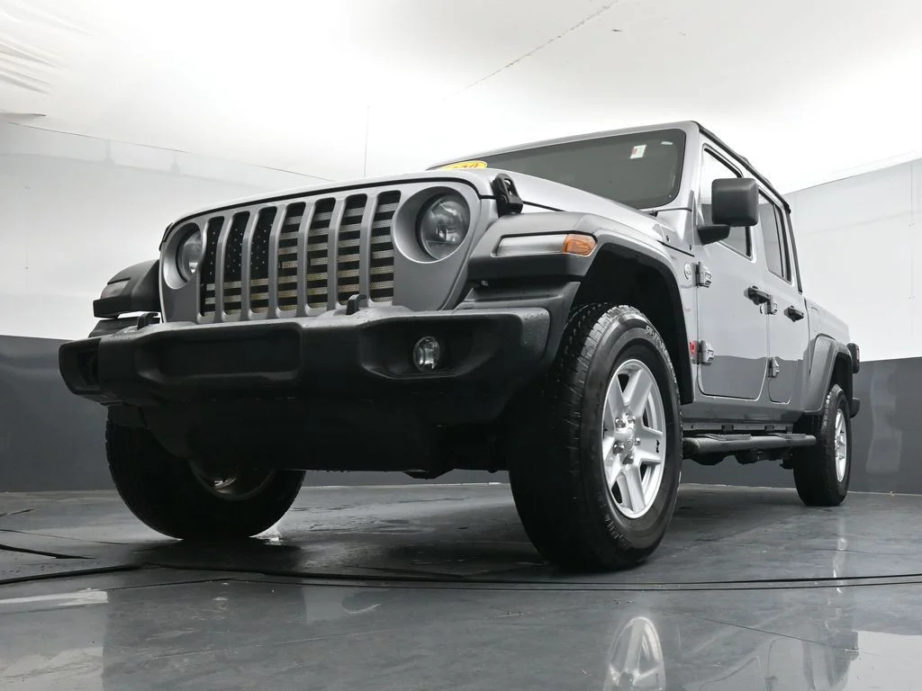 Used 2020 Silver Jeep Sport image 34