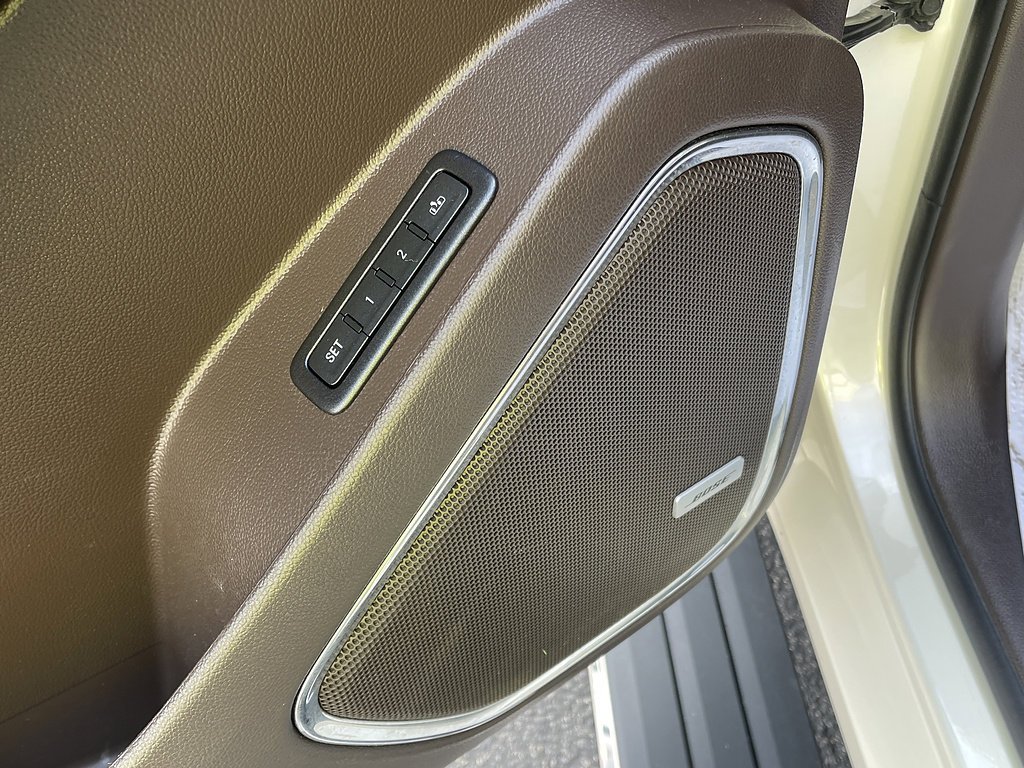 Used 2015 WHITE DIAMOND TRICOAT Chevrolet LTZ image 44