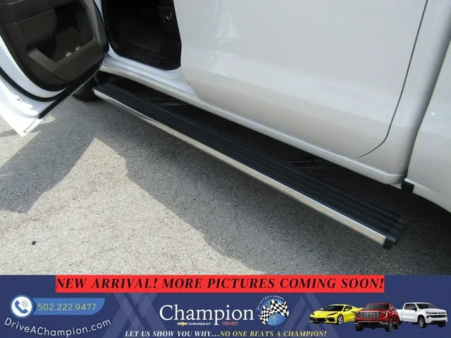 Used 2025 White Frost Tricoat GMC Denali image 10