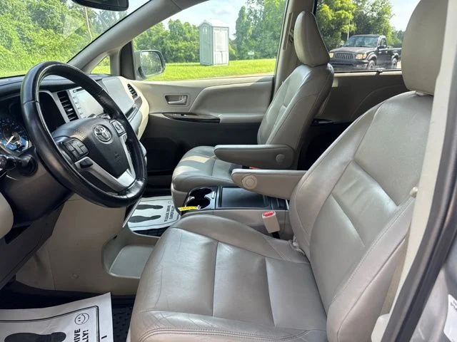 Used 2019 Silver Toyota XLE image 17