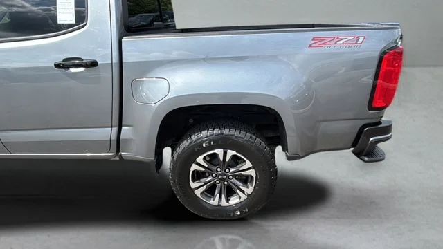 Used 2022 Gray Chevrolet Z71 image 37