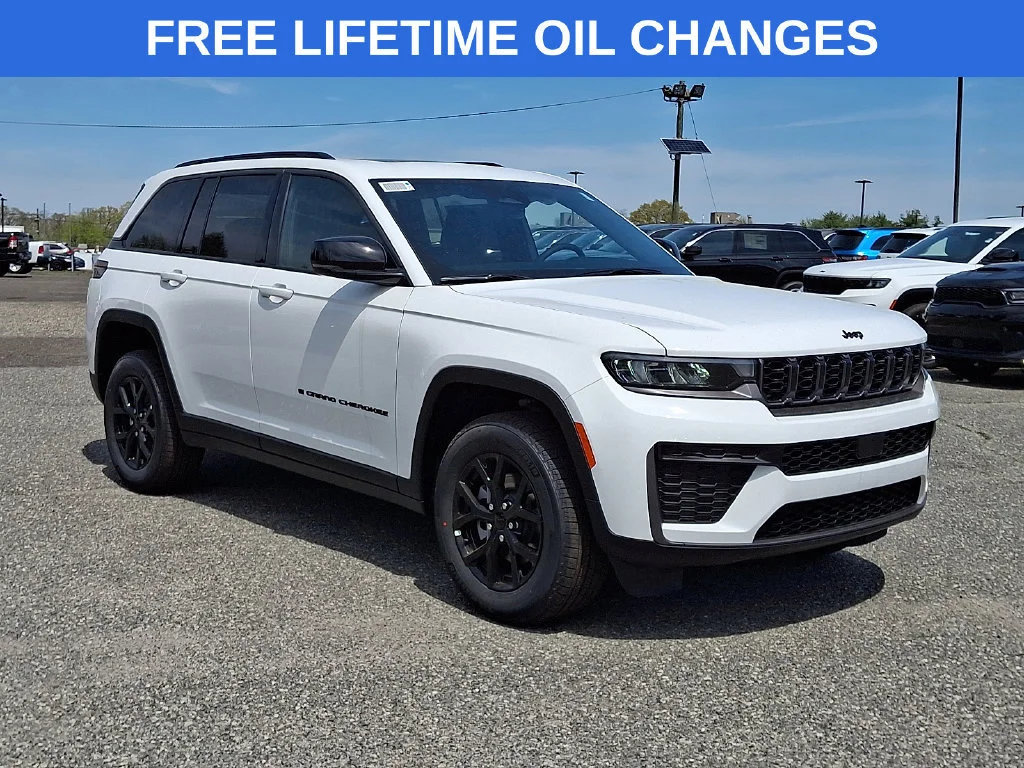 New 2026 Bright White Clear-Coat Exterior Paint Jeep Laredo Altitude image 1