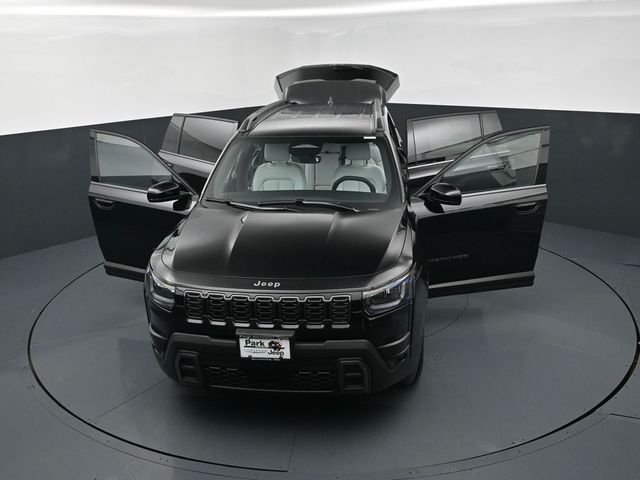 New 2026 Diamond Black Crystal Pearl-Coat Exterior Paint Jeep Limited image 25