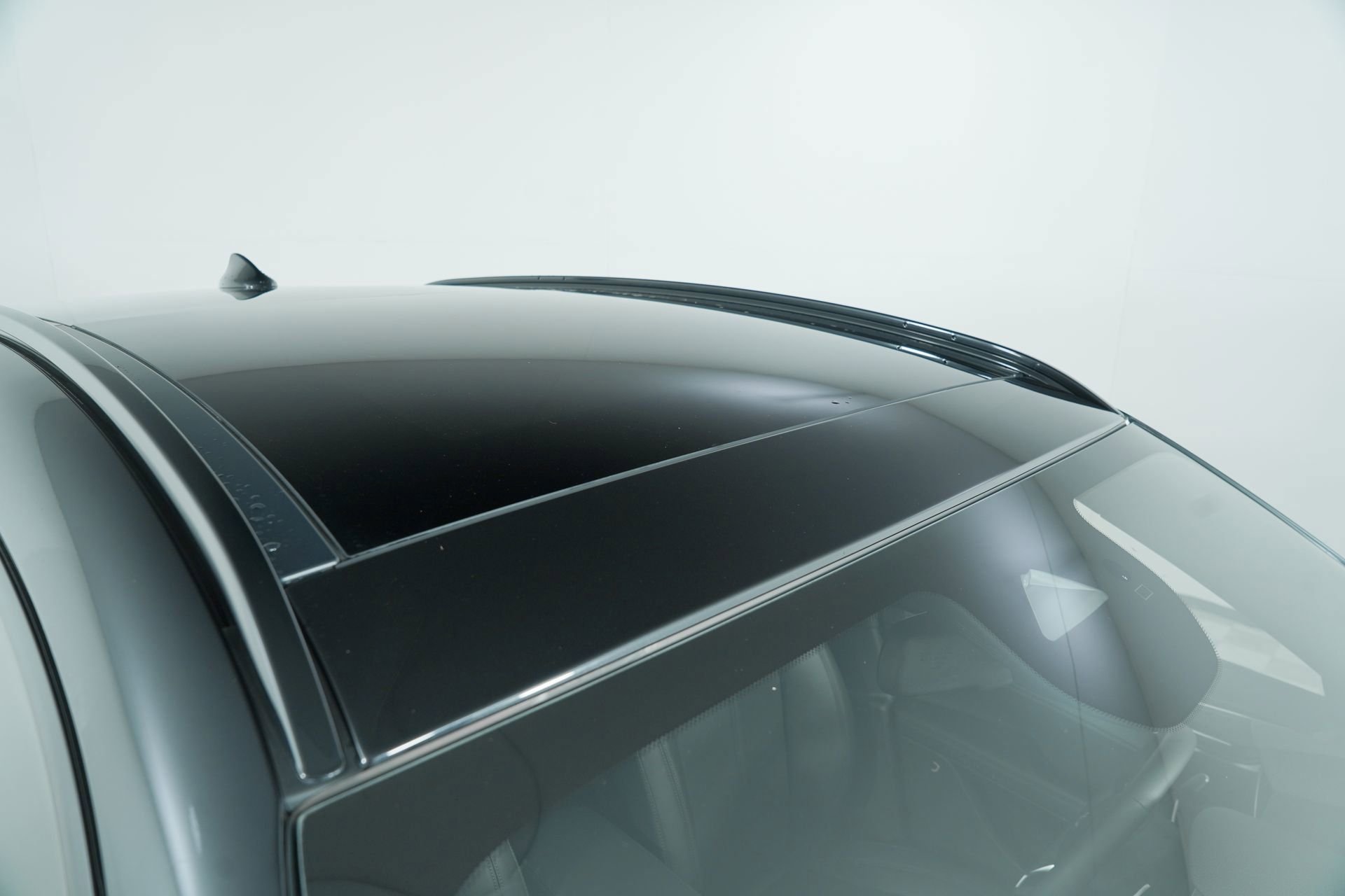 New 2025 Vulcano Black Metallic Exterior Paint Alfa Romeo Base image 13
