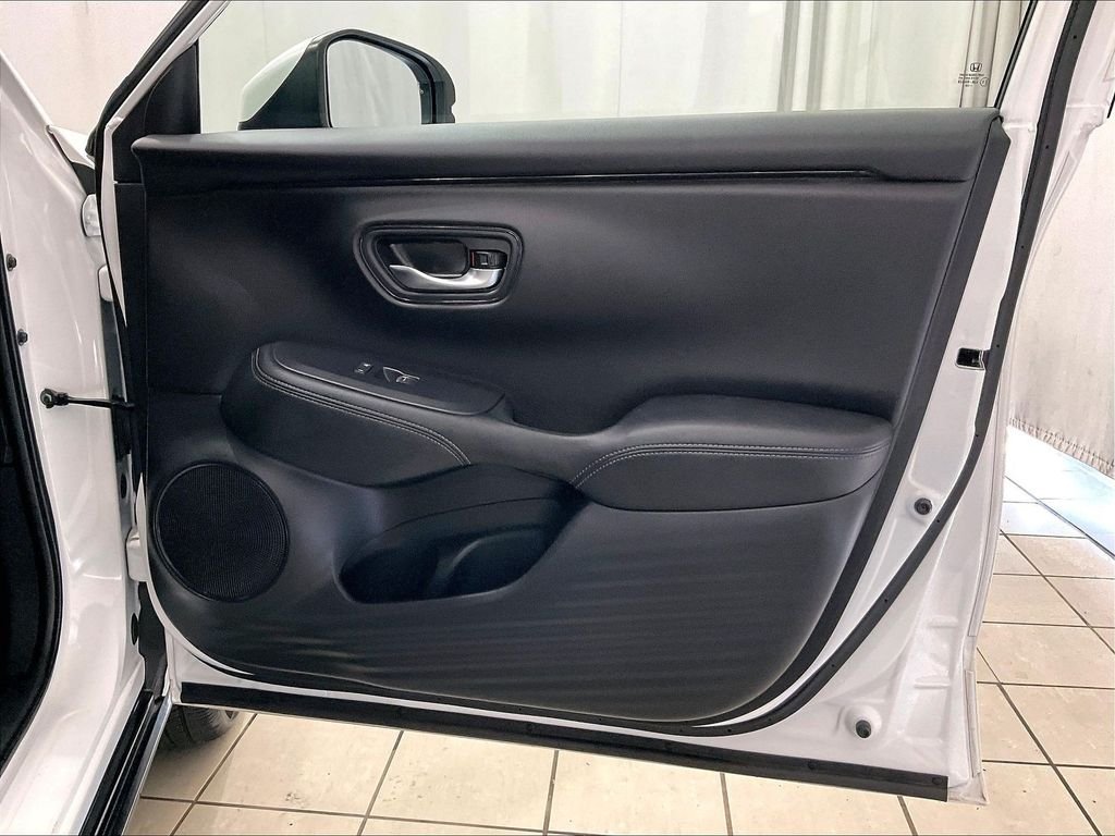 Used 2025 White Honda EX-L image 12