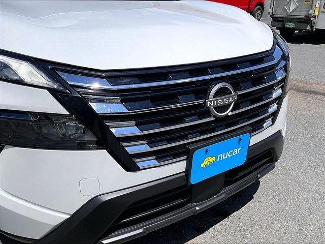 Used 2025 White Nissan S image 29