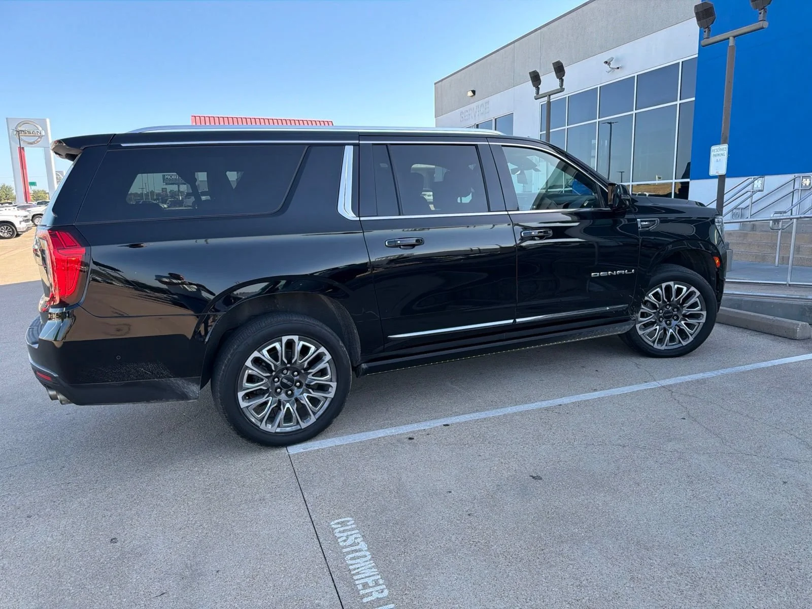 Used 2023 ONYX BLACK GMC Denali Ultimate image 4