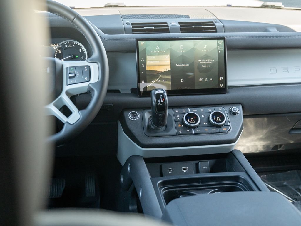 Used 2023 Blue Land Rover X-Dynamic SE image 21