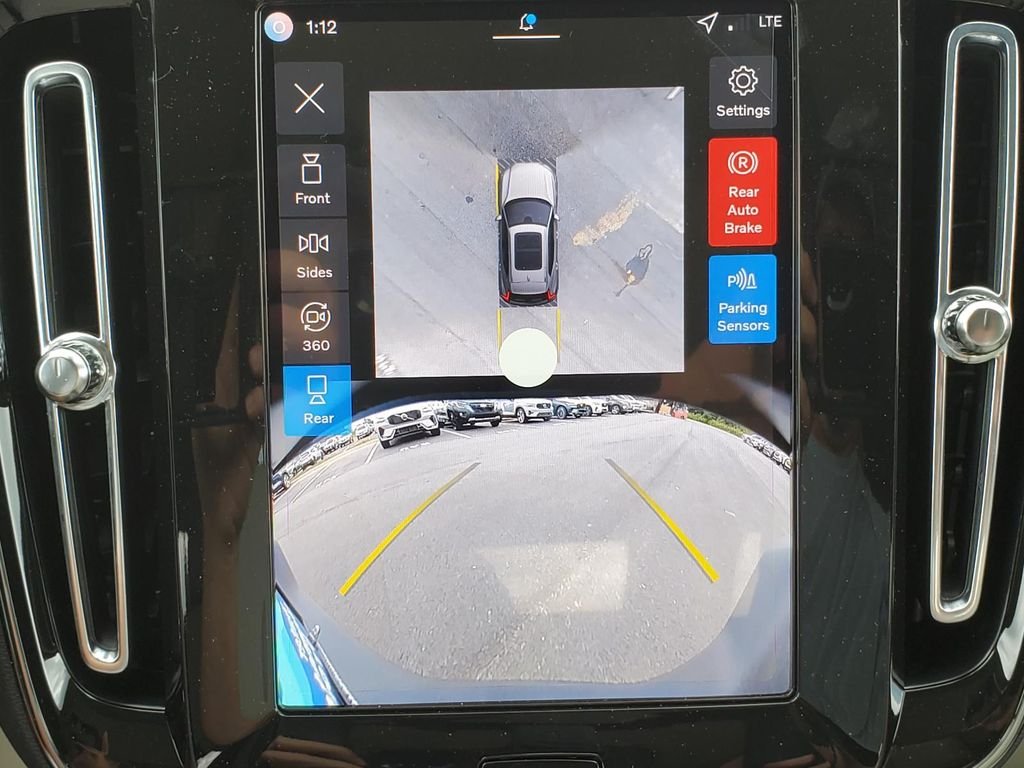 2026 Volvo XC40 Plus - Photo 11