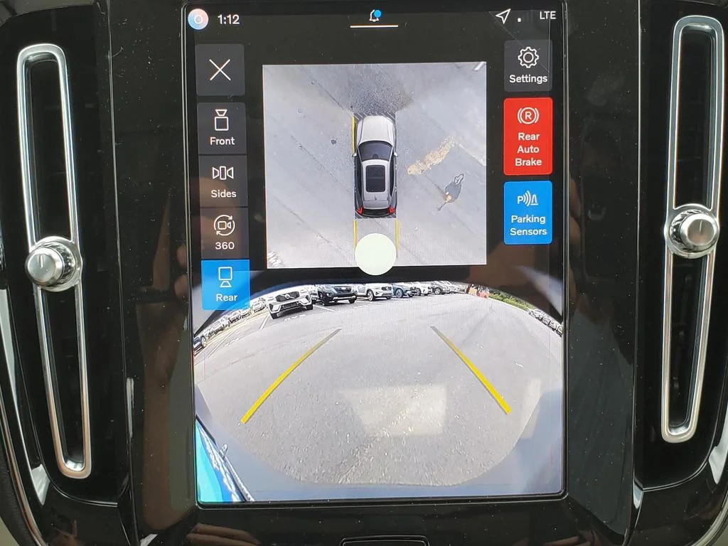 2026 Volvo XC40 Plus - Photo 11