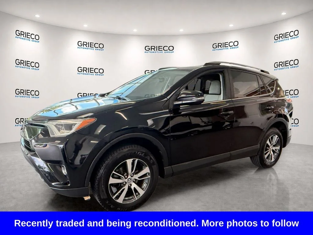 Used 2018 Black Toyota XLE image 3