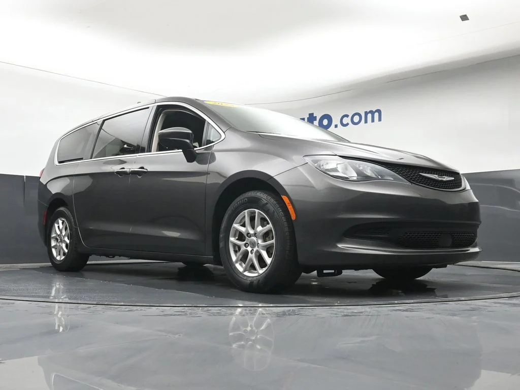 Used 2023 Gray Chrysler LX image 27