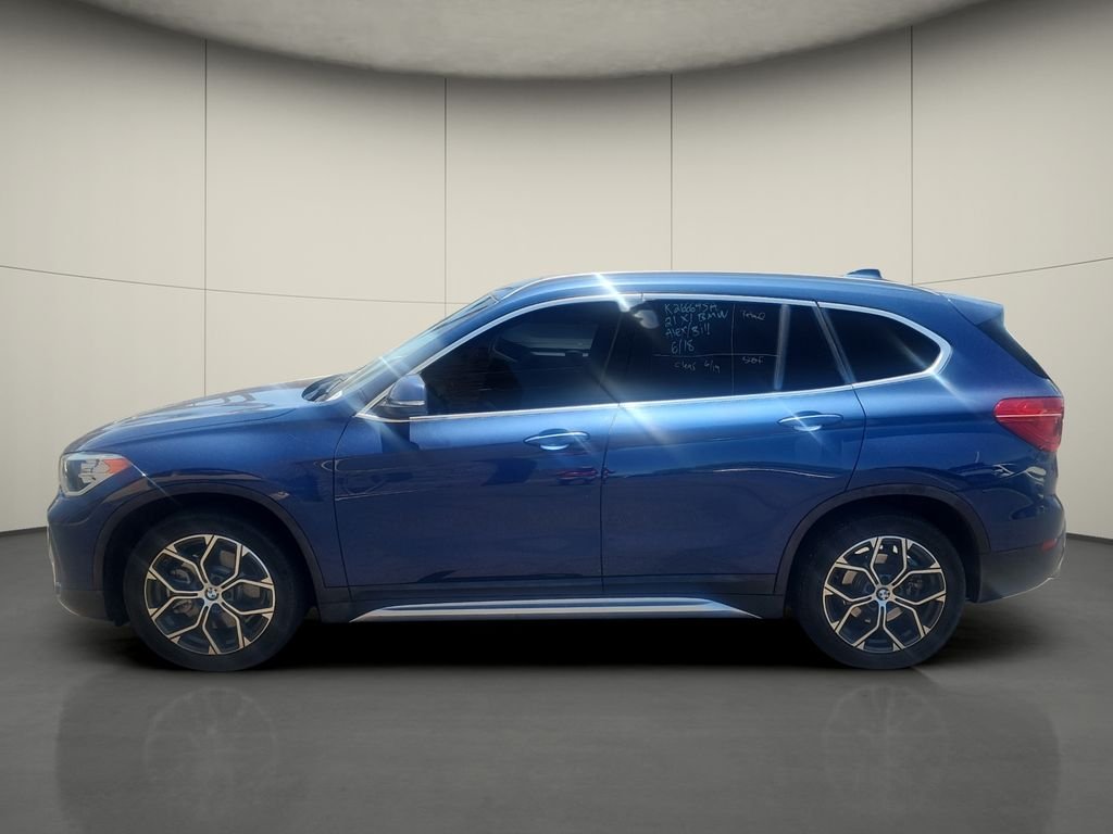 Used 2021 Blue BMW sDrive28i image 4