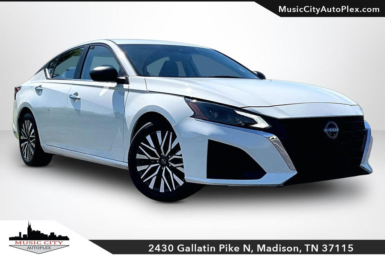 Used 2025 Glacier White Nissan SV FWD image 1