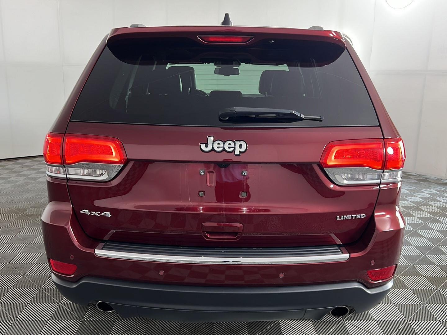 Used 2016 Velvet Red Pearlcoat Jeep Limited image 6