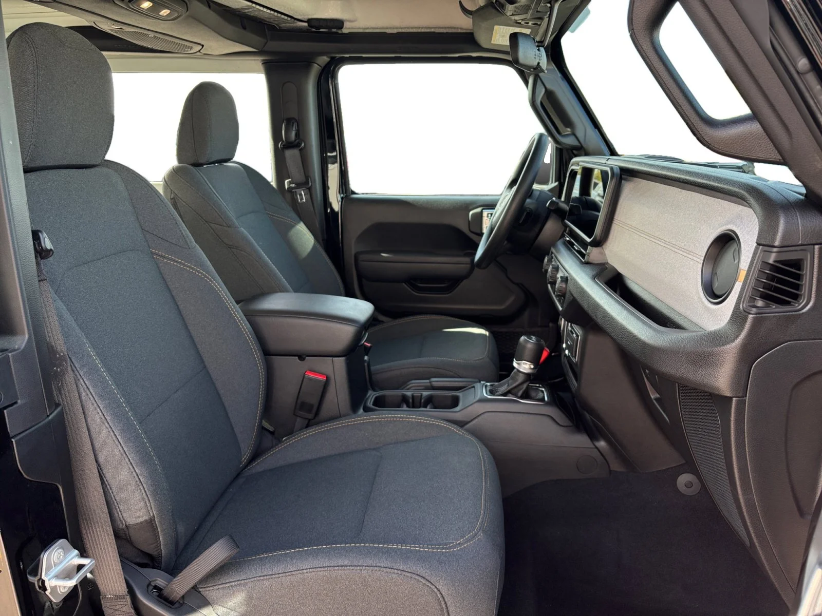 Used 2026  Jeep Sport image 17