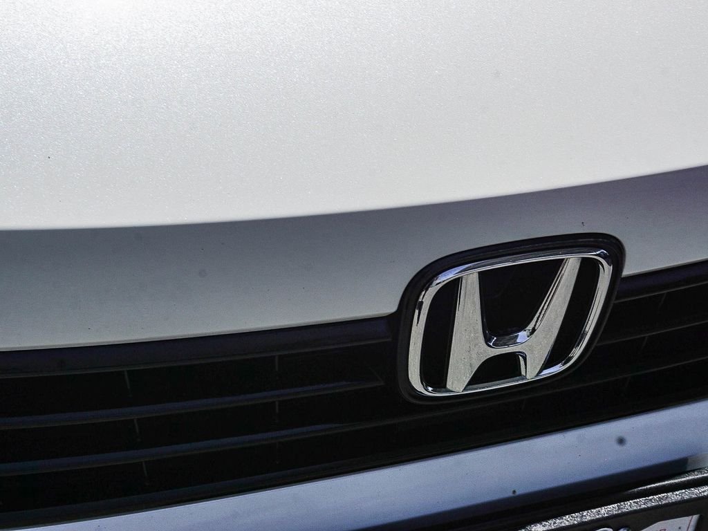 Used 2022 White Honda EX image 11