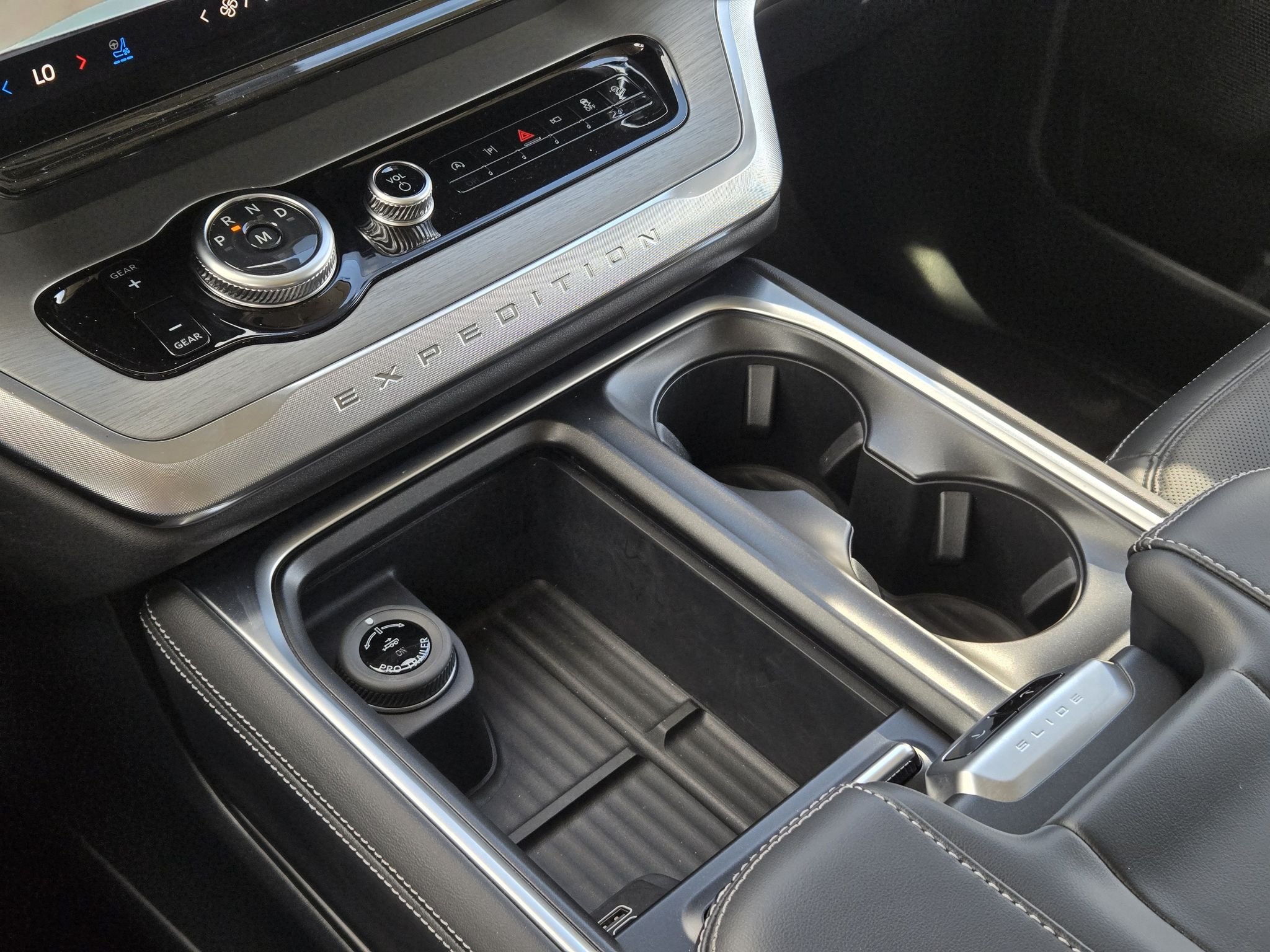Used 2026  Ford Platinum image 19