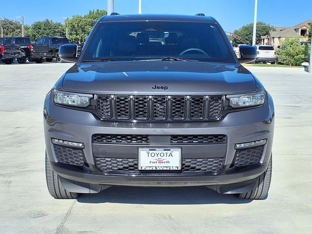 Used 2025 Gray Jeep Limited image 1